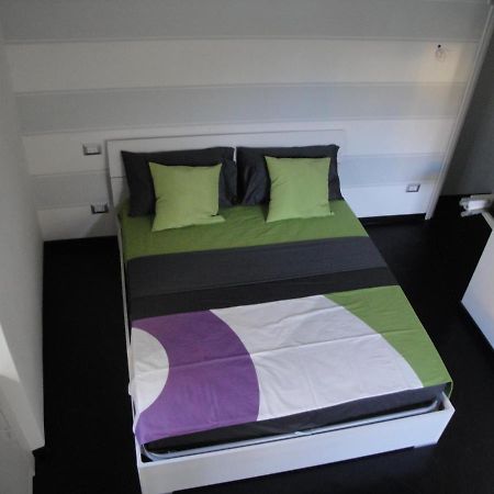 Casa Le Corti Villa Интра Екстериор снимка